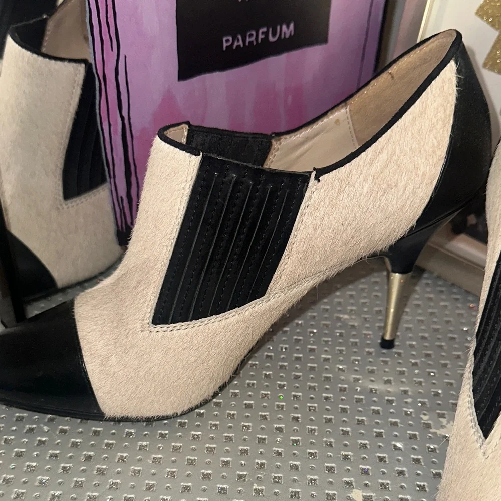 Karen Millen Black and Cream Hair Calf Pumps